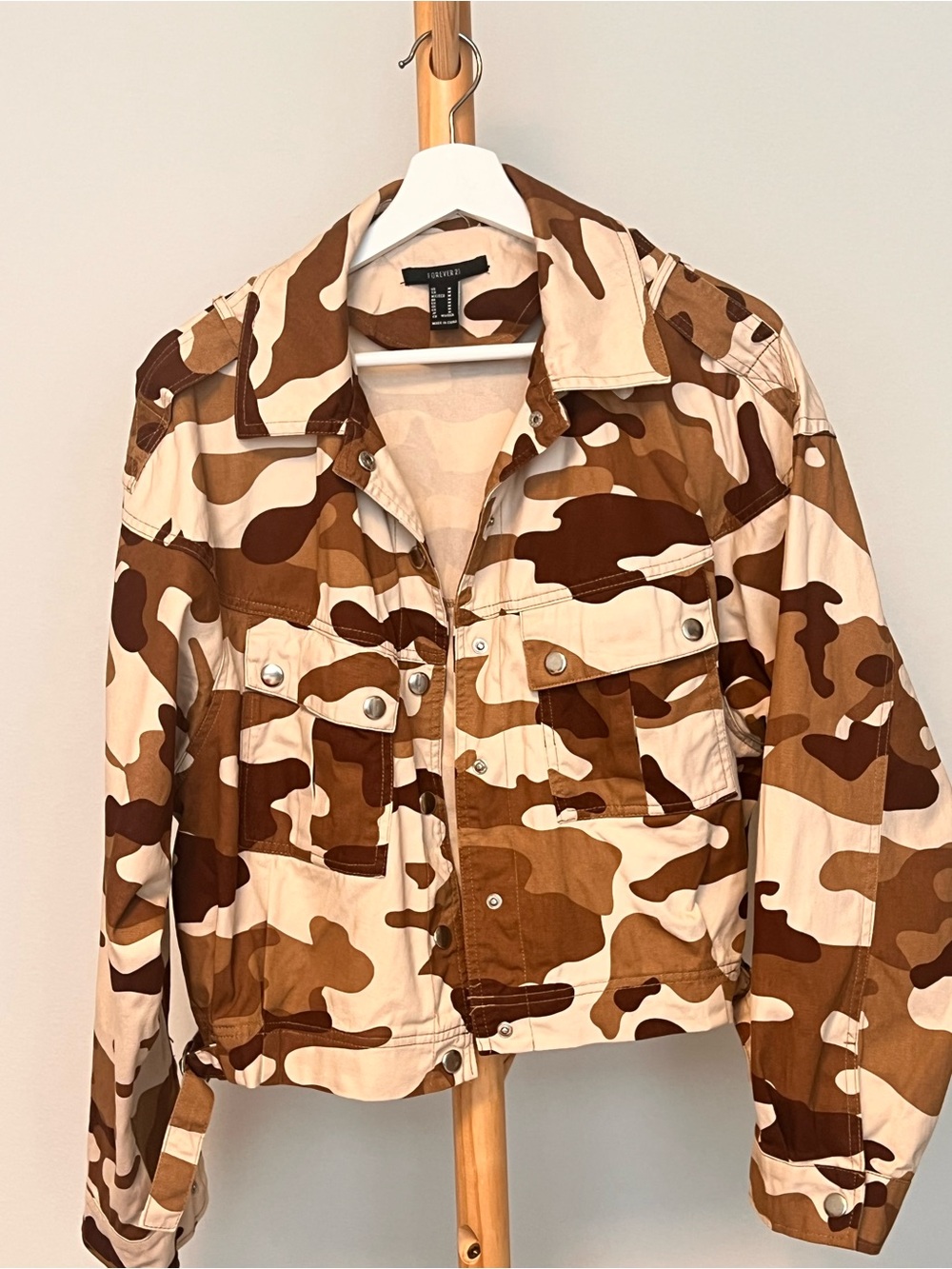 Forever 21 Women's Brown Camouflage Cropped Jacket NWOT Size M